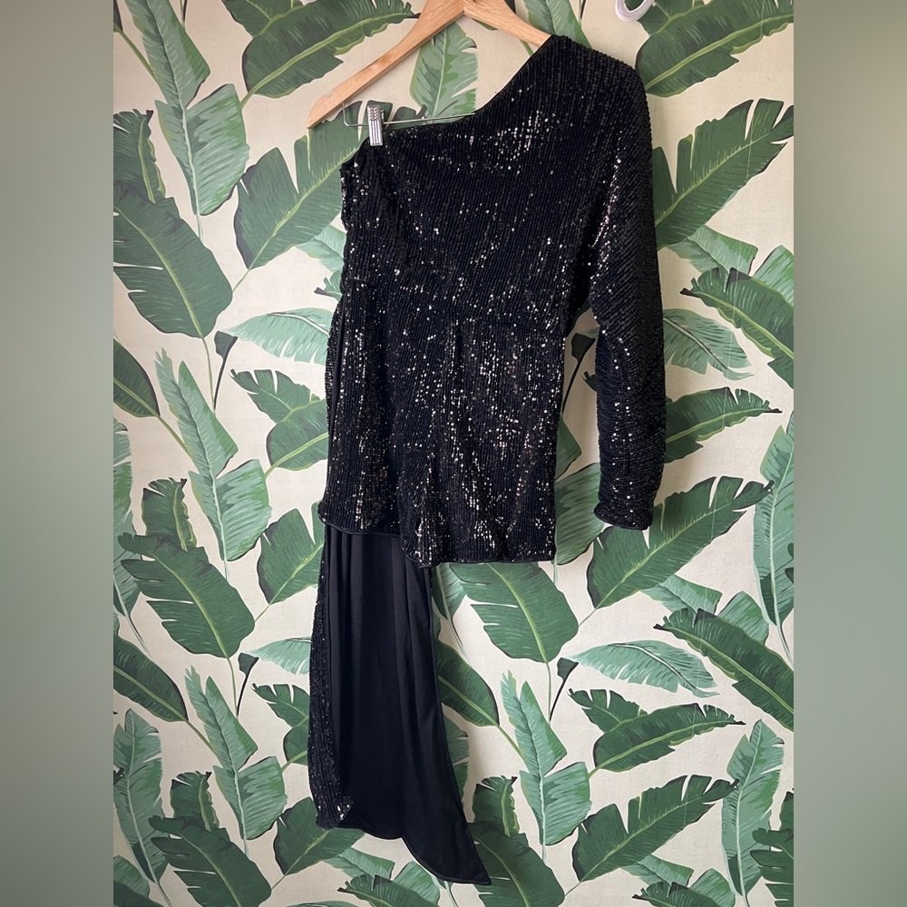 Pretty Little Thing Black Sequin Drape Detail One Sleeve Playsuit Romper 6 NWT - Picture 6 of 9